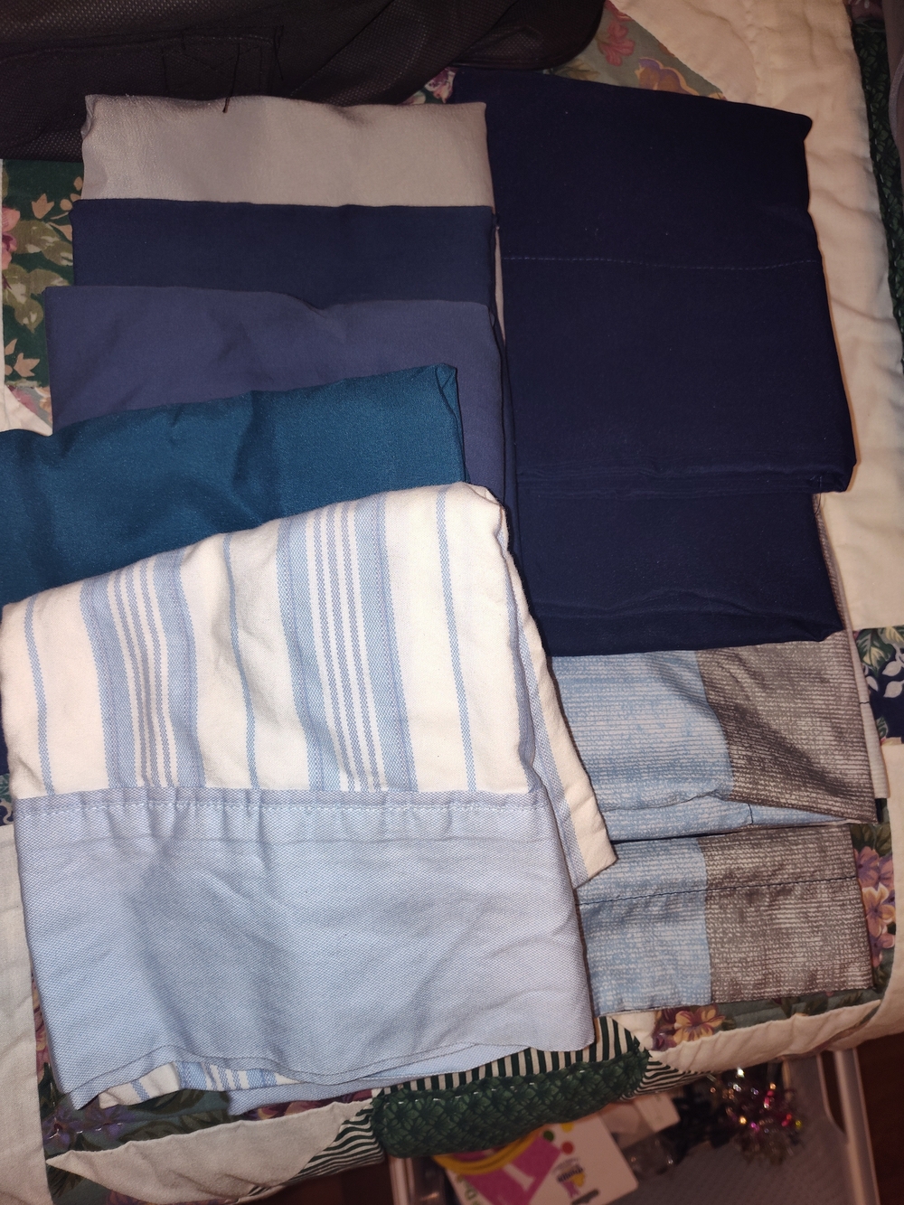 Assorted Blue Pillowcases and Shams Set